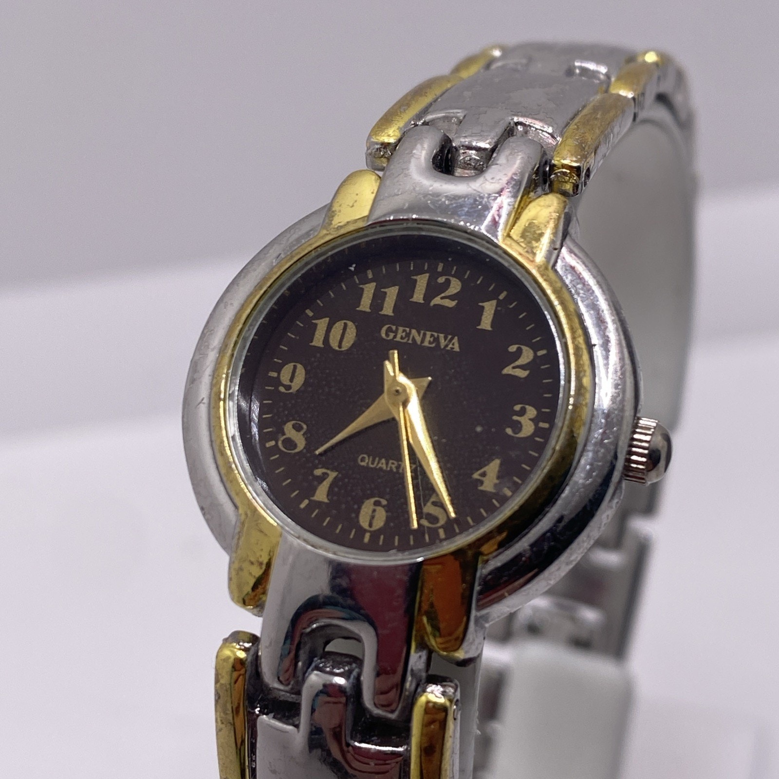 Geneva Womens Silver Gold Quartz Watch New Battery